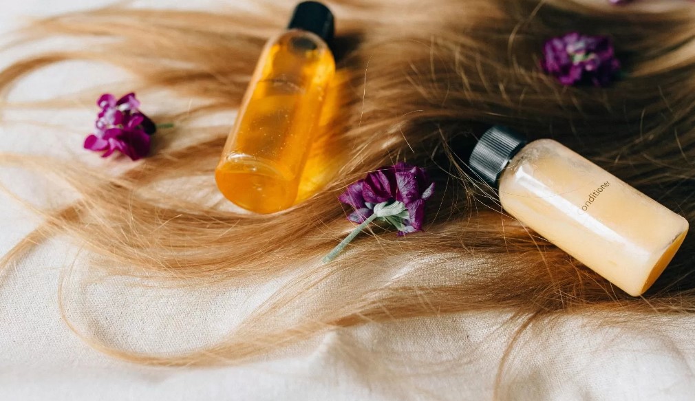 Langkah-Langkah-Perawatan-Rambut-Sehat-dan-Berkilau-Secara-Alami