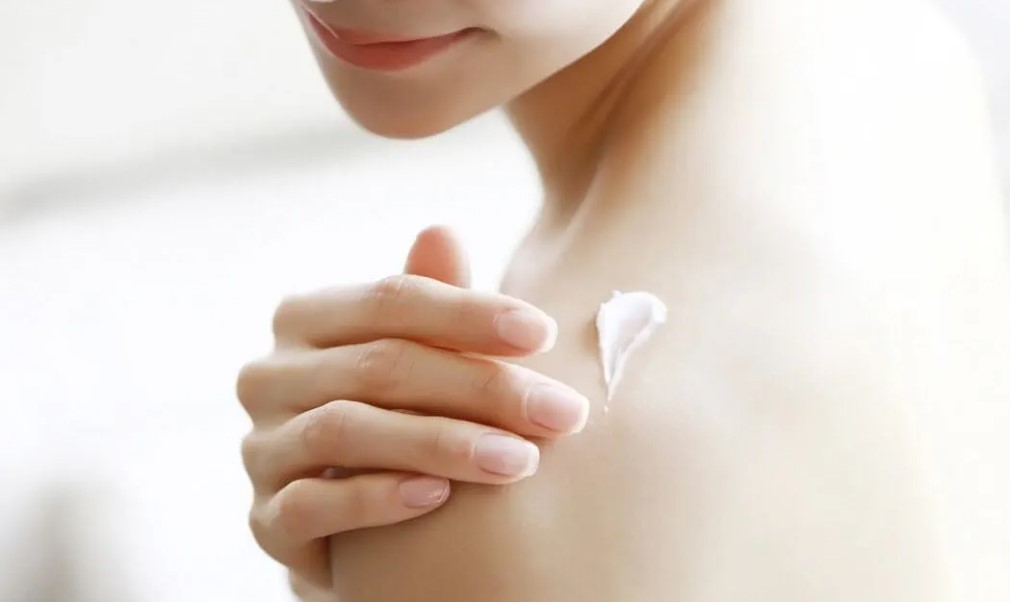 Pentingnya-Perlindungan-Kulit-Saat-Berwisata