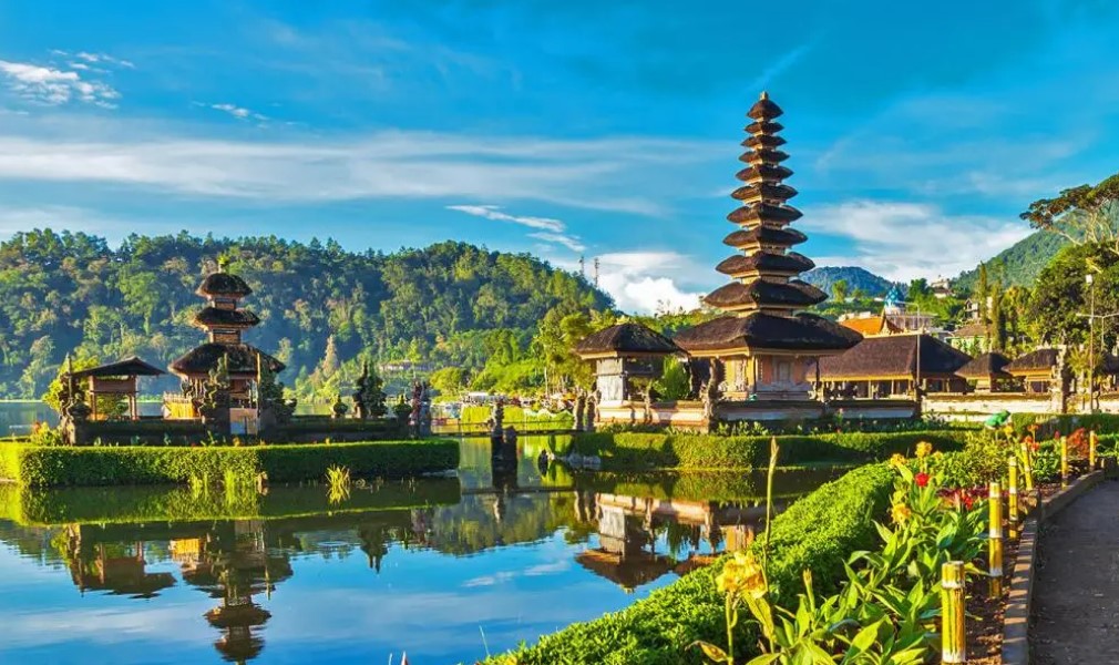 Rekomendasi-Wisata-Budaya-dan-Sejarah-di-Indonesia