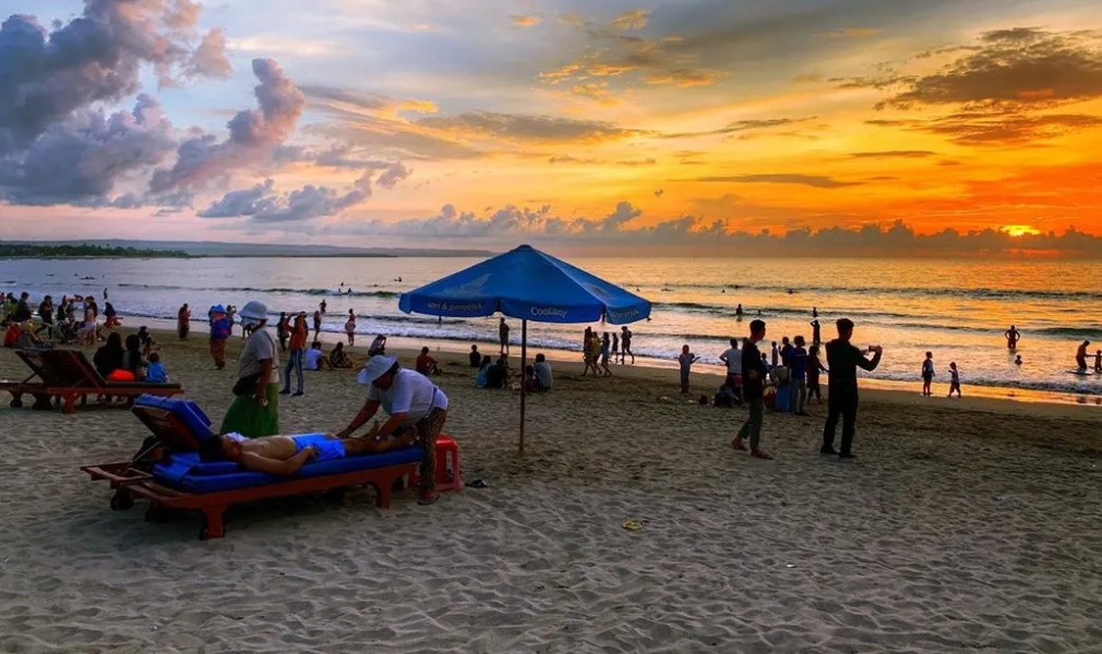 Rekomendasi-Wisata-Pantai-Terbaik-di-Indonesia